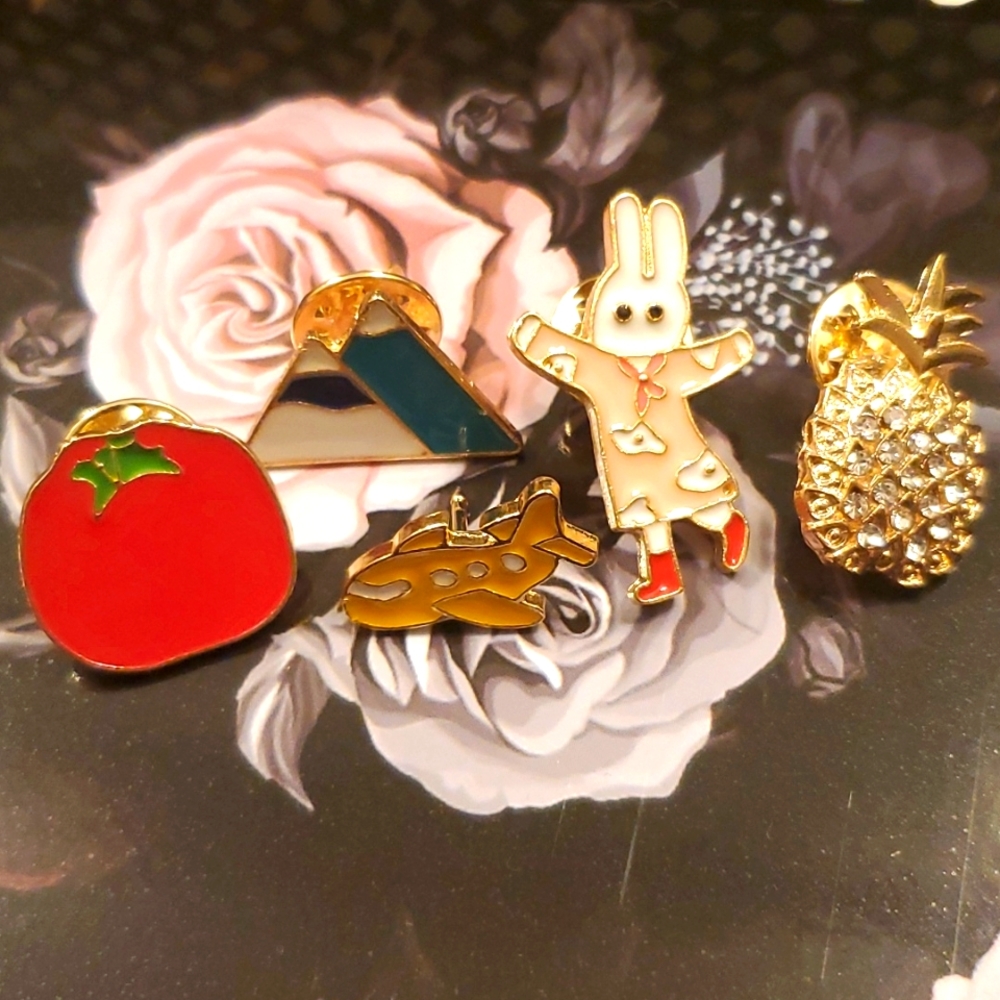 Cute enamel pins!